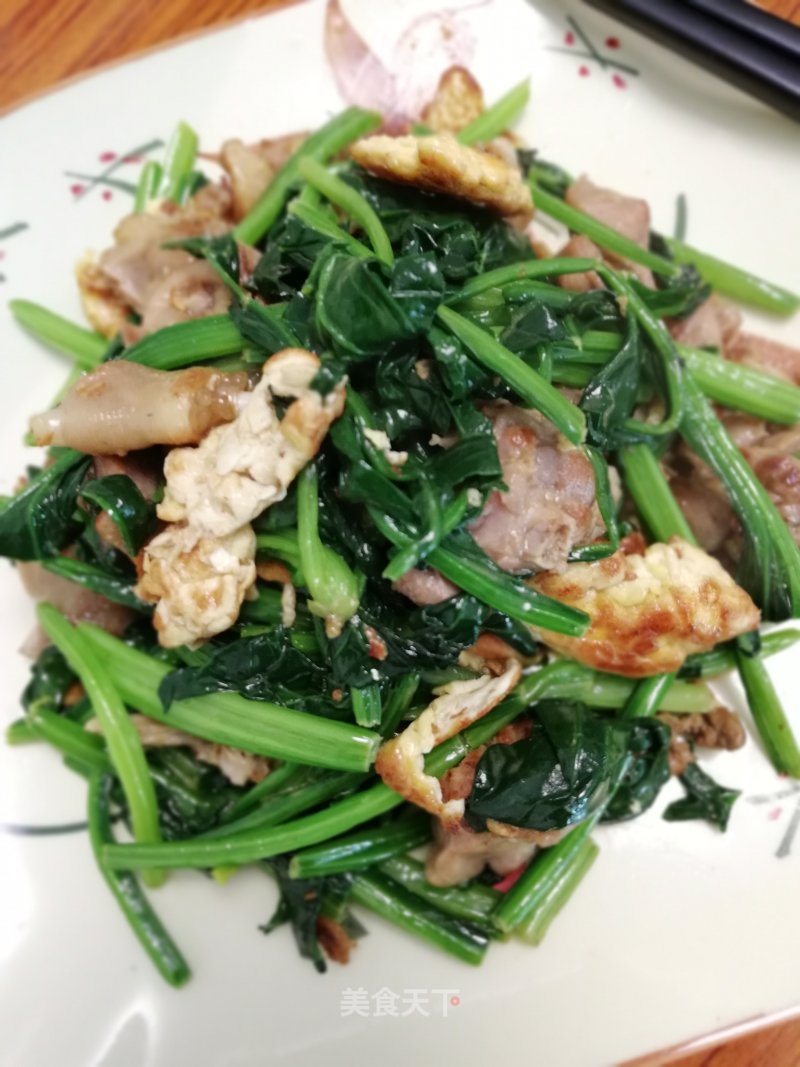 Stir-fried Green Spinach with Teal and Egg recipe