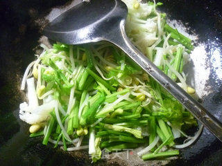 Celery and Cauliflower Stir-fried Soy Sprouts recipe