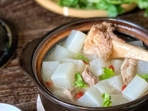 Take A Sip to Warm The Radish and Lamb Bone Soup in The Cold Winter recipe