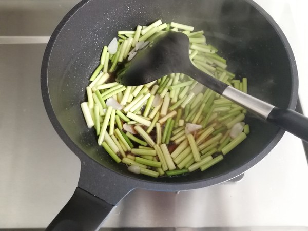 Stir-fried Garlic Moss with Walnut Kernels recipe