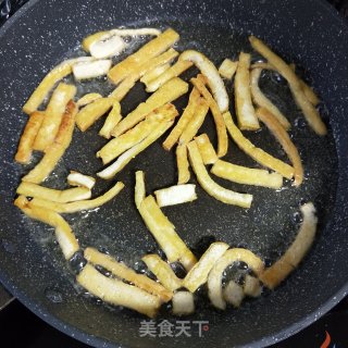 Stir-fried Dried Tofu with Leek and Moss recipe