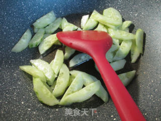 Stir-fried Cucumber with Salted Duck Eggs recipe