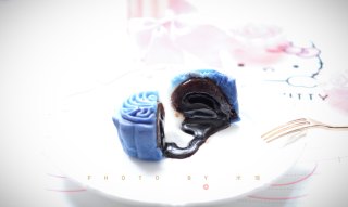 Blue and White Porcelain Snowy Chocolate Flowing Heart Mooncake recipe