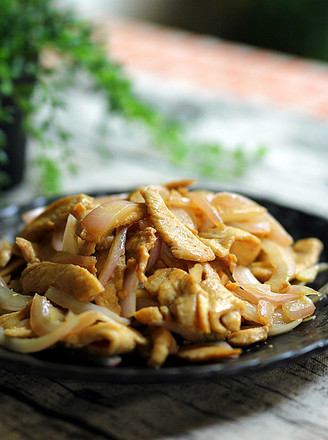 Chicken Breasts and Onions are Cleverly Paired recipe