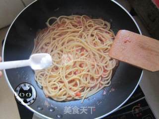 Pasta with Tomato and Onion Stew recipe