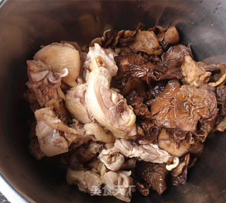 Stewed Chicken with Pine Mushroom recipe