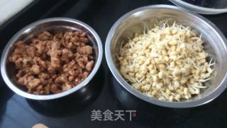 Stir-fried Soybean Sprouts with Lard Residue recipe