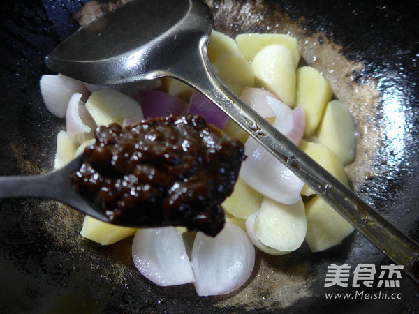 Fried Potatoes with Onion and Zizania recipe