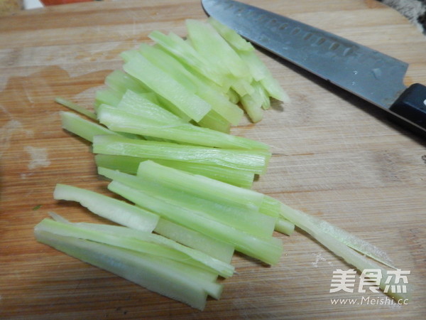 Lettuce Shredded Pork Noodles recipe