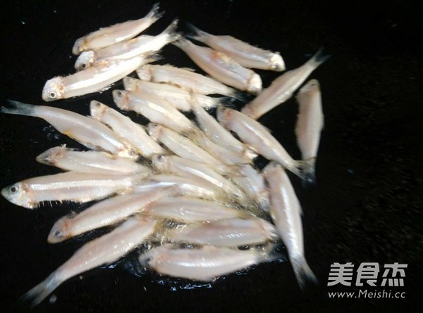 Pan-fried Small Sea Fish recipe