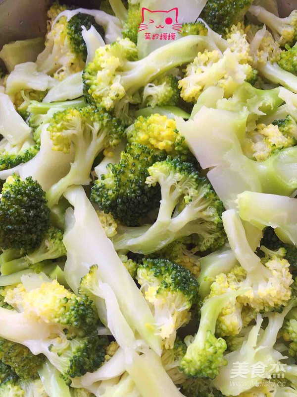 Broccoli with Fungus (cold Dish) recipe