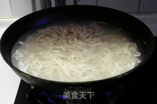 Fried Noodles with Green Pepper and Pork recipe