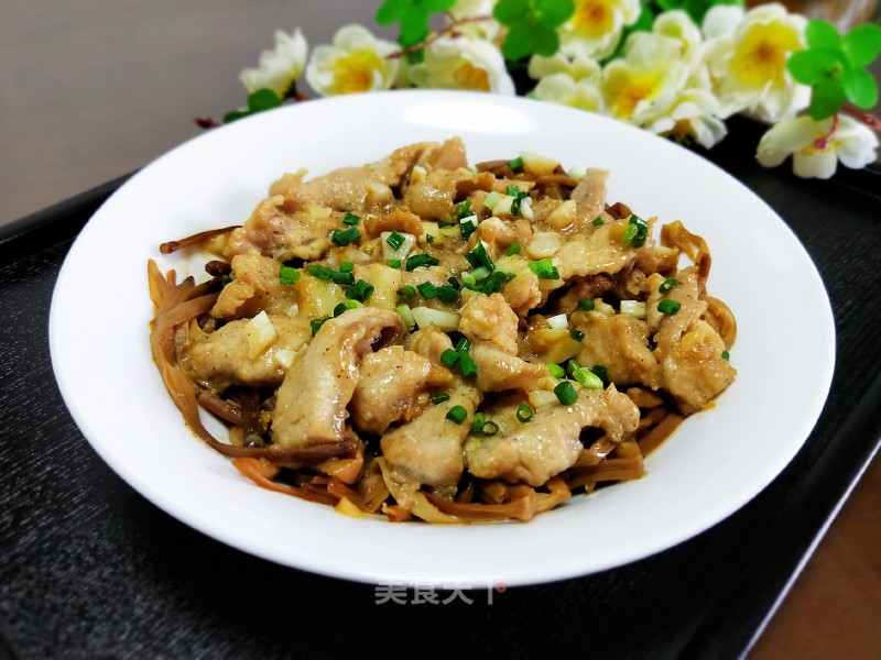 Steamed Golden Needle Vegetables with Tendon Slices recipe