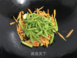 Stir-fried Asparagus with Carrots recipe