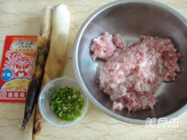 Fresh Bamboo Shoots and Pork Hot Noodle Pie recipe