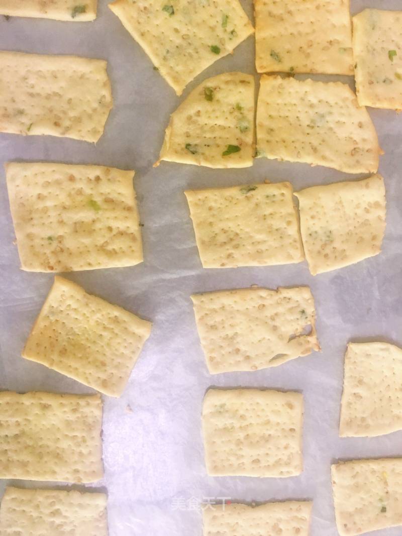 Shallot Sesame Soda Biscuits recipe