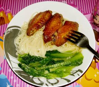 Baby's Dinner-roasted Chicken Wings and Clear Soup Noodles recipe