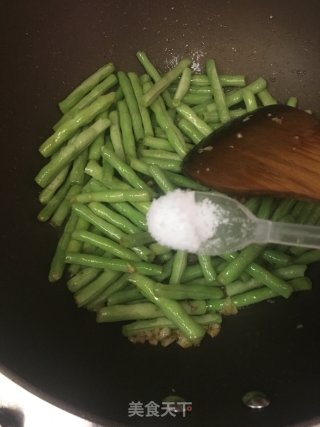 Stir-fried Beans with Garlic recipe