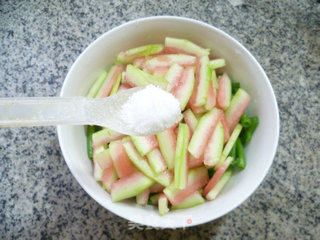 Watermelon Rind Mixed with Spinach Stem recipe