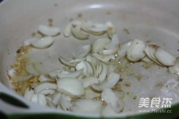 Fried Shrimp with Walnuts, Celery and Lily recipe