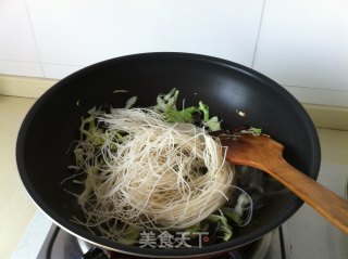 Stir-fried Rice Noodles with Cabbage recipe