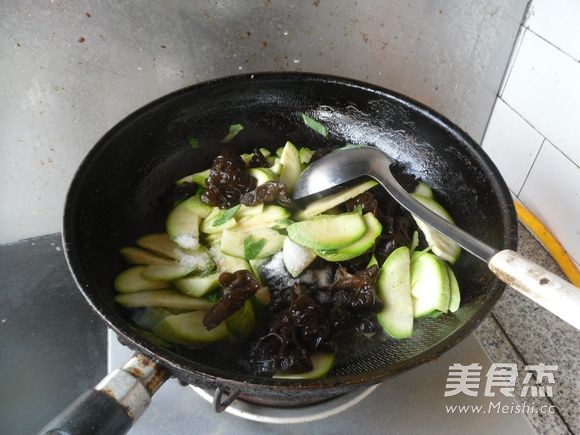 Fungus Horn Melon Slices recipe