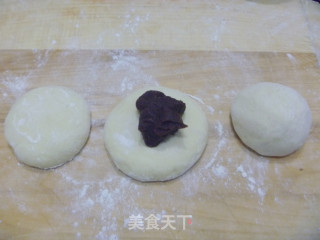 [yiru's Private House Baking] My Favorite is Red Bean Paste---patterned Red Bean Paste Bread recipe