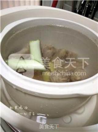 【invigorating Qi and Nourishing Blood】chestnut Chicken Soup recipe