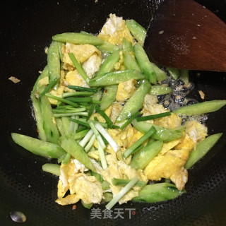 Scrambled Eggs with Cucumber recipe