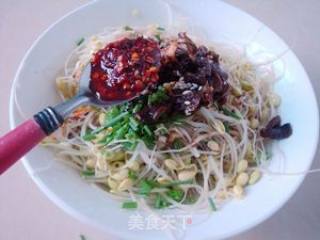 Soybean Sprouts Mixed with Chicken Pine Oil recipe