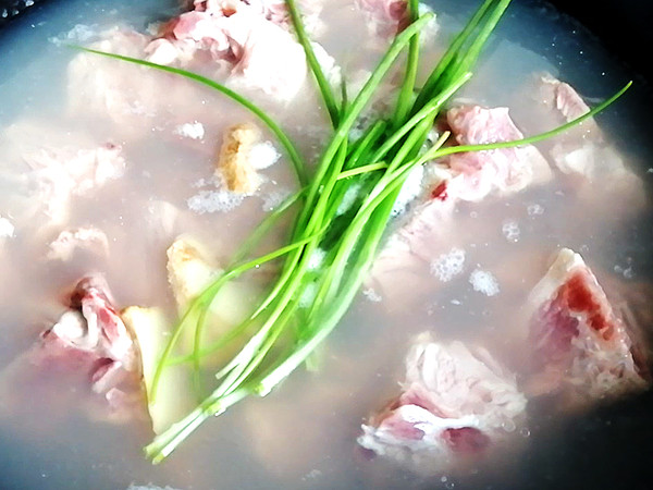 Spare Ribs Soup with Bamboo Shoots and Dampness recipe