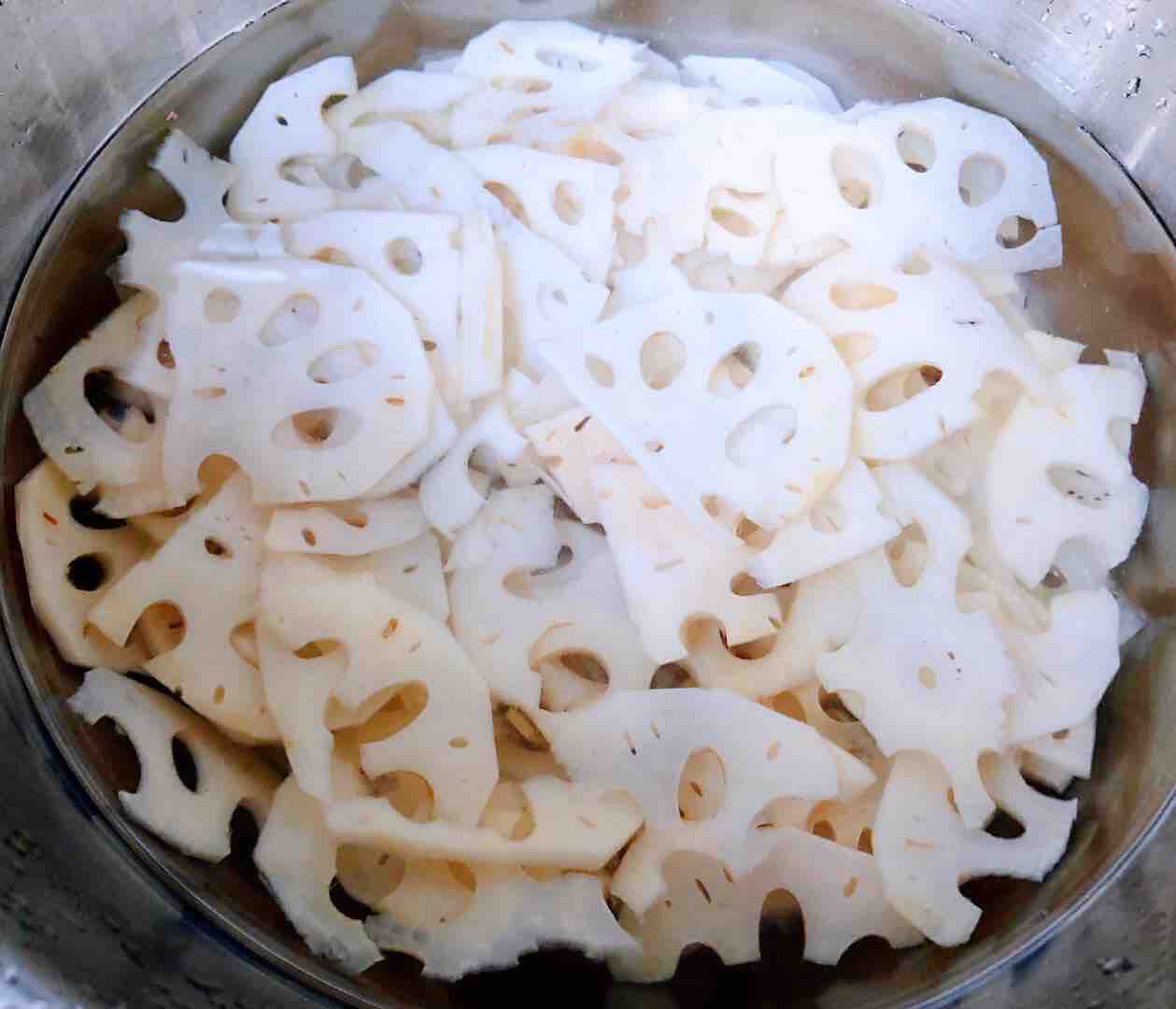 Stir-fried Sliced Pork with Lotus Root recipe