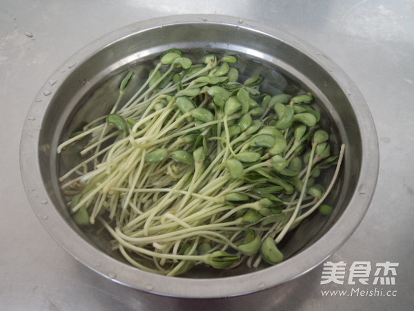 Black Bean Sprouts Mixed with Enoki Mushrooms recipe