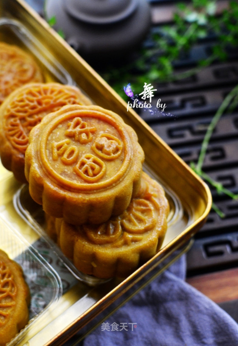 #新良第一节烤大赛#cantonese-style Double Egg Yolk Coconut Paste Mooncake recipe