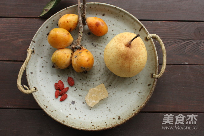 Nourishing Lungs and Relieving Cough with Rock Sugar Sydney Pear Stewed Loquat recipe