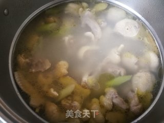 Stewed Chicken Soup with Carrots and Bamboo Fungus recipe