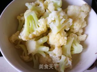 #团圆饭# Stir-fried Cauliflower with Bacon recipe
