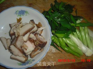 Stir-fried Pork with Garlic Sprouts recipe