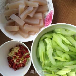 Stir-fried Konjac with Celery recipe