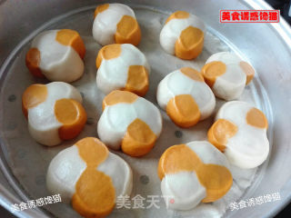 Pumpkin Two-color Buns recipe