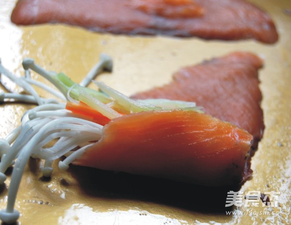 Salmon and Enoki Mushroom Roll recipe
