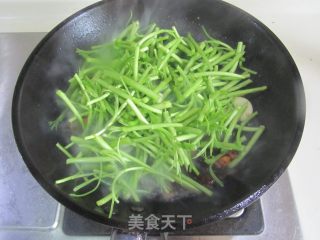 Stir-fried Bacon with Artemisia recipe