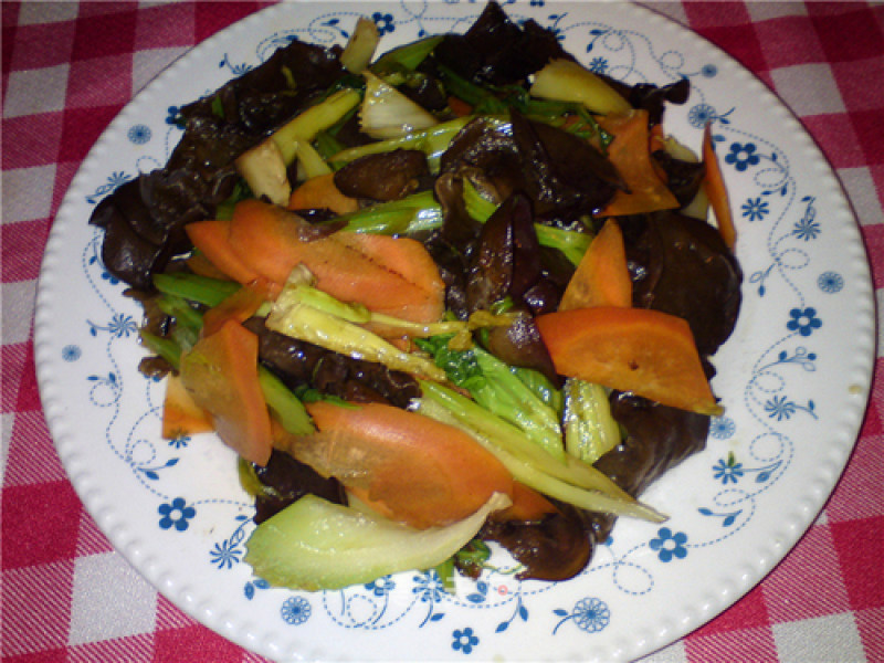 Intestine Cleansing Vegetables After Holidays-stir-fried Black Fungus with Celery recipe
