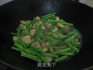 Stir-fried Broad Beans with Cowpeas recipe