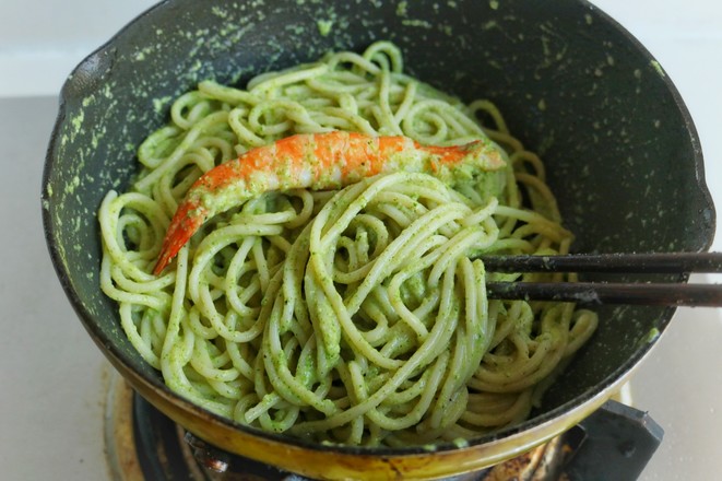 Spaghetti with Toon Green Sauce recipe