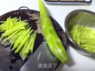 Kuaishou Dishes--ginger Fragrant Lettuce Shreds recipe