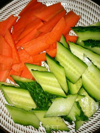 Scrambled Eggs with Cucumber and Fungus recipe