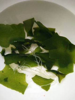 Salad with Seaweed and Sea Stone Flower recipe