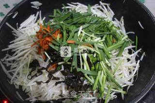Stir-fried Mung Bean Sprouts with Leek recipe