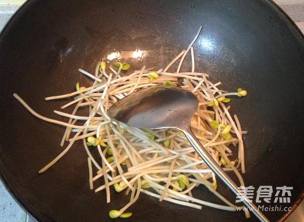 Bean Sprout Meat Cake Soup recipe